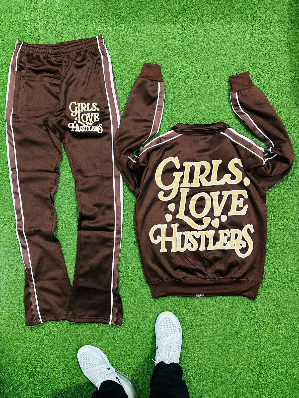 Girls Love Hustlers Exclusive